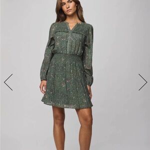 Splendid Green Floral Long Sleeve Dress